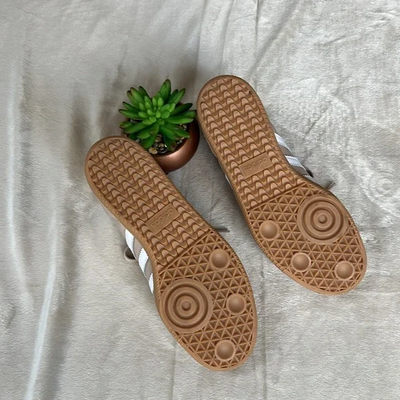 Adidas Samba Shoe - Picture 2 of 3